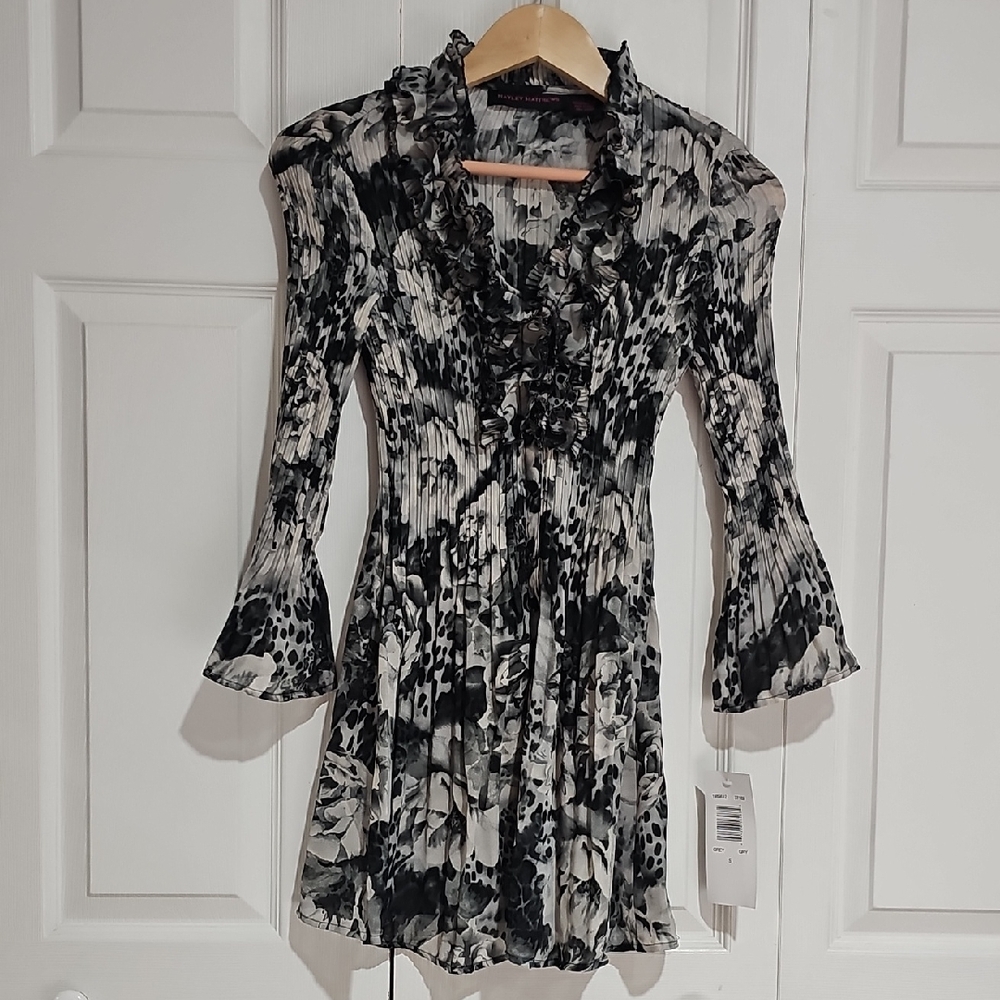 Hayley Matthews Pleated Ruffle Dress NWT – Black/Gray Floral Animal Print – Size